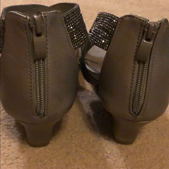 Gray Sparkly Wedge Sandals - Women’s Size 10 - Picture 5 of 5